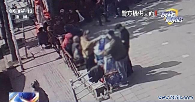 女子扫码领卷纸卡里2万多入款隐匿 深宵盗刷惊心